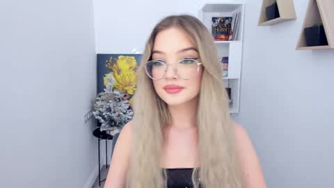 Sophia online show from January 2025 06:38:01 PM