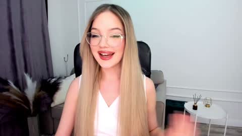 Sophia online show from January 2025 08:09:01 PM