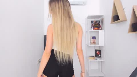 Sophia online show from January 2025 07:49:02 PM