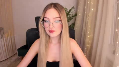 Sophia online show from January 2025 06:50:01 PM