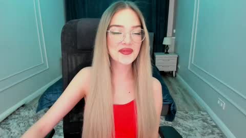 Sophia online show from January 2025 07:37:01 PM