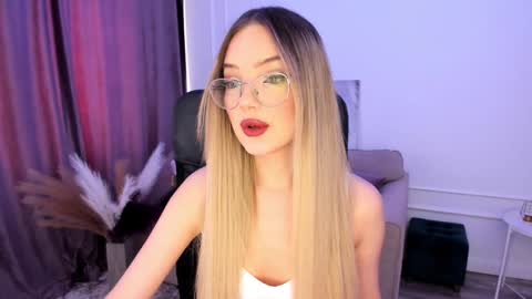 Sophia online show from February 2025 11:44:02 AM