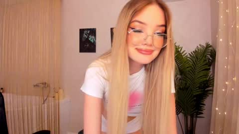 Sophia online show from February 2025 05:10:02 PM