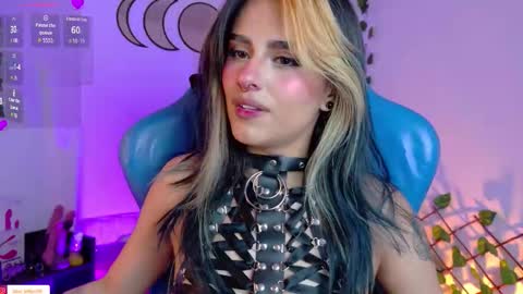 Snapshot of blue_kittenn chatting on September 2025 09:26:01 PM blue_kittenn online show from September 2025 09:26:01 PM
