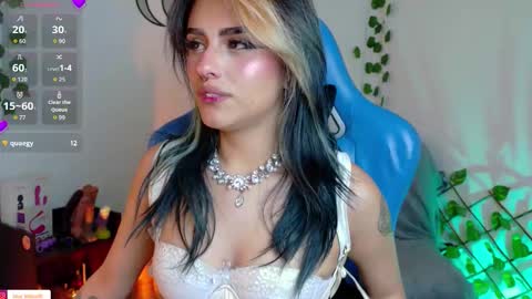 Snapshot of blue_kittenn chatting on September 2025 06:35:01 AM blue_kittenn online show from September 2025 06:35:01 AM