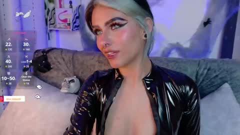 Snapshot of blue_kittenn chatting on October 2025 04:51:02 AM blue_kittenn online show from October 2025 04:51:02 AM