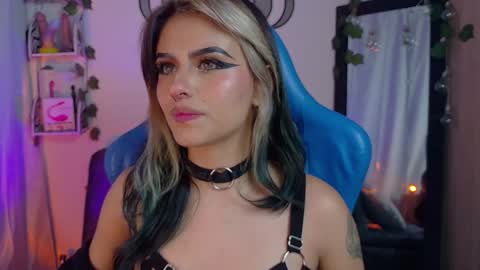 Snapshot of blue_kittenn chatting on January 2026 06:51:02 AM blue_kittenn online show from January 2026 06:51:02 AM