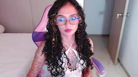 Im Abril .. Nice to meet you  thumb up me please its important  INDEPENDENT MODEL online show from June 2026 02:00:01 AM