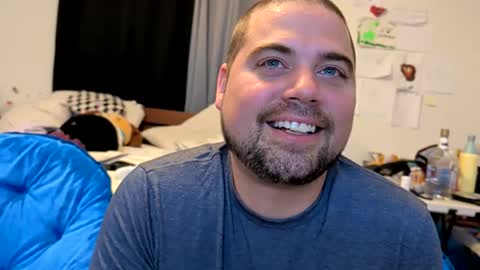 Snapshot of blueeyeme chatting on October 2025 08:33:02 AM blueeyeme online show from October 2025 08:33:02 AM