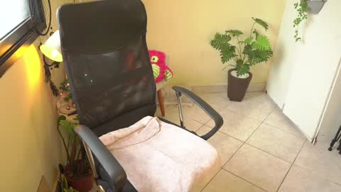 Snapshot of bluemysticlady chatting on December 2024 10:53:02 AM FLORAA online show from December 2024 10:53:02 AM