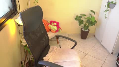 Snapshot of bluemysticlady chatting on January 2025 02:30:01 PM FLORAA online show from January 2025 02:30:01 PM