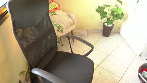 Snapshot of bluemysticlady chatting on January 2025 10:43:01 AM FLORAA online show from January 2025 10:43:01 AM