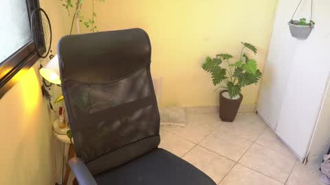 Snapshot of bluemysticlady chatting on January 2025 02:45:01 PM FLORAA online show from January 2025 02:45:01 PM