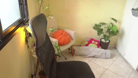 Snapshot of bluemysticlady chatting on January 2025 01:22:01 PM FLORAA online show from January 2025 01:22:01 PM