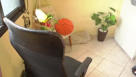 Snapshot of bluemysticlady chatting on January 2025 04:40:01 PM FLORAA online show from January 2025 04:40:01 PM