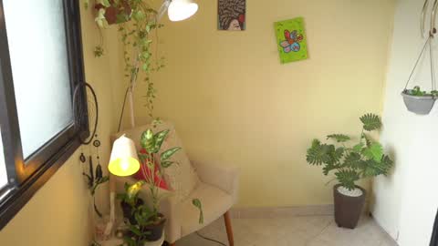 Snapshot of bluemysticlady chatting on January 2025 12:33:01 PM FLORAA online show from January 2025 12:33:01 PM