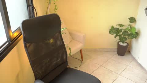 Snapshot of bluemysticlady chatting on January 2025 11:28:01 AM FLORAA online show from January 2025 11:28:01 AM