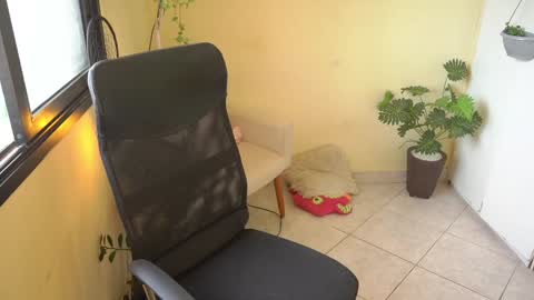 Snapshot of bluemysticlady chatting on February 2025 12:28:01 PM FLORAA online show from February 2025 12:28:01 PM
