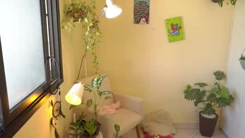 Snapshot of bluemysticlady chatting on February 2025 03:45:02 PM FLORAA online show from February 2025 03:45:02 PM
