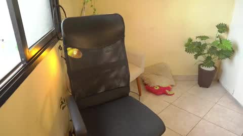 Snapshot of bluemysticlady chatting on February 2025 10:26:02 AM FLORAA online show from February 2025 10:26:02 AM
