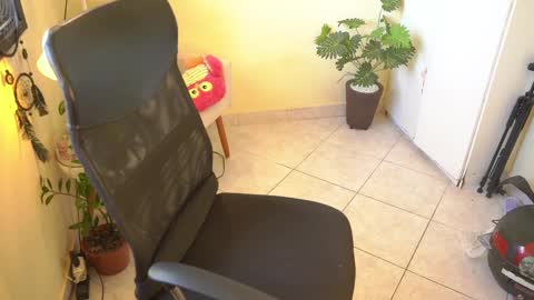 Snapshot of bluemysticlady chatting on February 2025 10:34:01 AM FLORAA online show from February 2025 10:34:01 AM