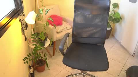 Snapshot of bluemysticlady chatting on February 2025 10:40:02 AM FLORAA online show from February 2025 10:40:02 AM