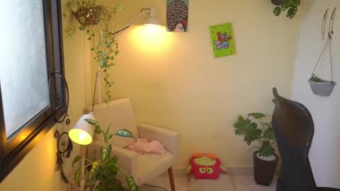 Snapshot of bluemysticlady chatting on March 2025 01:05:02 PM FLORAA online show from March 2025 01:05:02 PM