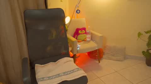 Snapshot of bluemysticlady chatting on September 2025 04:24:02 AM FLORAA online show from September 2025 04:24:02 AM