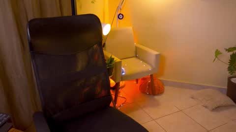 Snapshot of bluemysticlady chatting on October 2025 03:32:01 PM FLORAA online show from October 2025 03:32:01 PM