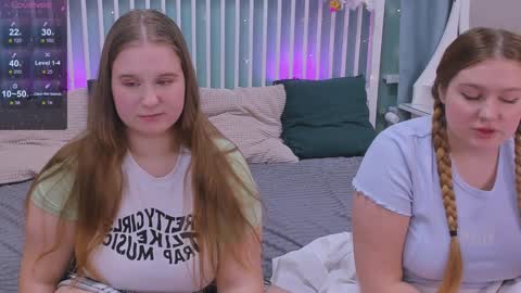 Snapshot of blush_ellie chatting on February 2025 06:39:01 PM Ellie3 online show from February 2025 06:39:01 PM
