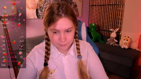 Snapshot of blush_ellie chatting on September 2025 08:31:02 PM Ellie3 online show from September 2025 08:31:02 PM