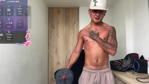 Snapshot of bob_pettersonn chatting on April 2026 05:01:02 PM Bob INDEPENDENT MODEL online show from April 2026 05:01:02 PM