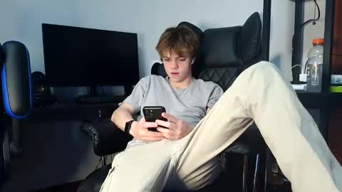 bobby72738 online show from November 2025 02:44:02 AM