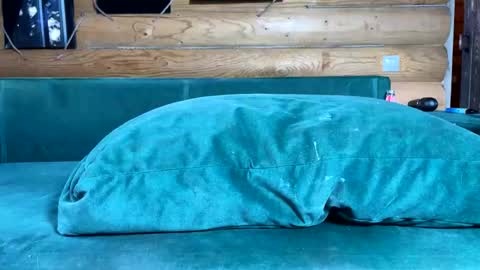 Nail and Olivia online show from November 2025 10:14:01 AM