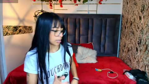 Snapshot of bonie_wills chatting on April 2026 12:28:01 PM BONIE WILLS online show from April 2026 12:28:01 PM