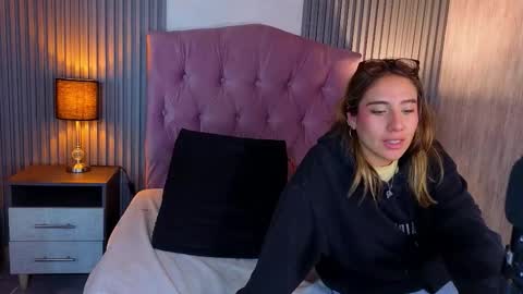 bonnali_lune online show from March 2026 10:18:01 AM