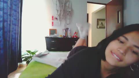 Bonnie  online show from April 2026 04:08:01 PM