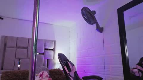 Snapshot of bonnie_anderson chatting on November 2025 09:58:01 PM Bonnie Anderson online show from November 2025 09:58:01 PM