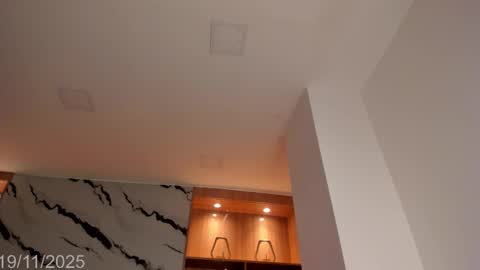 Bonnie Luxury online show from November 2025 09:48:01 PM