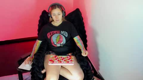 Bonnie Help me reach 500 likes online show from January 2026 05:28:02 PM