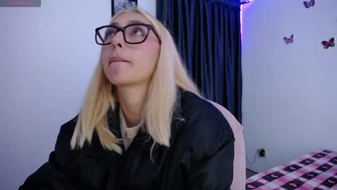 Snapshot of bonny_clyde_xx_ chatting on April 2026 03:35:01 AM Soffy Brooks Independent model online show from April 2026 03:35:01 AM