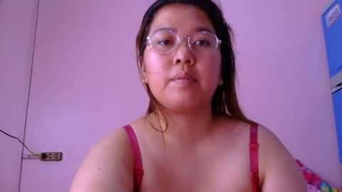 Snapshot of boobsiemarie chatting on May 2026 01:54:01 AM MommyMarie-Singlemom of 2. online show from May 2026 01:54:01 AM