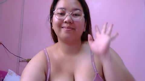 Snapshot of boobsiemarie chatting on May 2026 02:52:02 AM MommyMarie-Singlemom of 2. online show from May 2026 02:52:02 AM