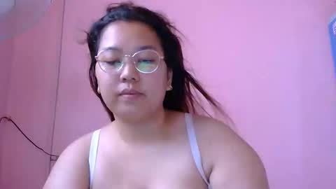 Snapshot of boobsiemarie chatting on May 2026 06:30:02 AM MommyMarie-Singlemom of 2. online show from May 2026 06:30:02 AM