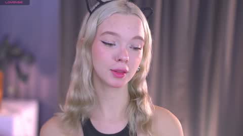 Snapshot of boobybliss chatting on October 2025 08:06:01 AM Alina online show from October 2025 08:06:01 AM
