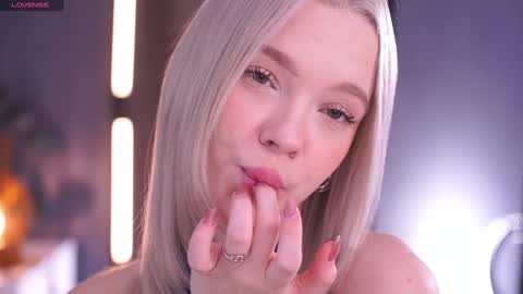 Alina online show from November 2025 08:28:01 AM