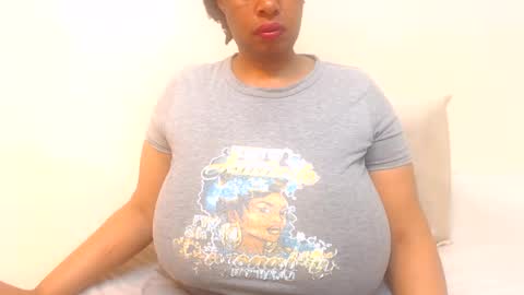 Snapshot of boobyqueen24 chatting on July 2026 06:43:02 PM boobyqueen online show from July 2026 06:43:02 PM