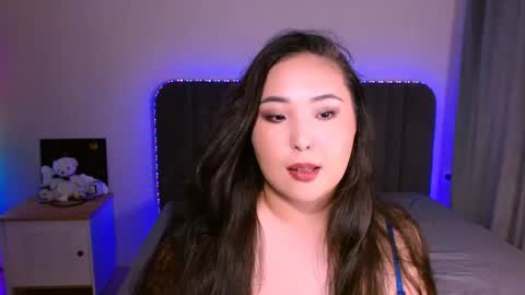 Snapshot of bootylecious_ chatting on July 2026 02:17:02 AM Mona online show from July 2026 02:17:02 AM