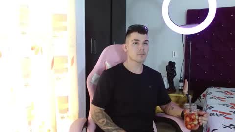 booyhott_ online show from November 2025 06:51:01 PM