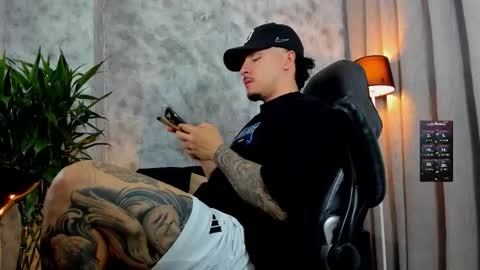 boyc02_ online show from November 2025 01:05:01 AM